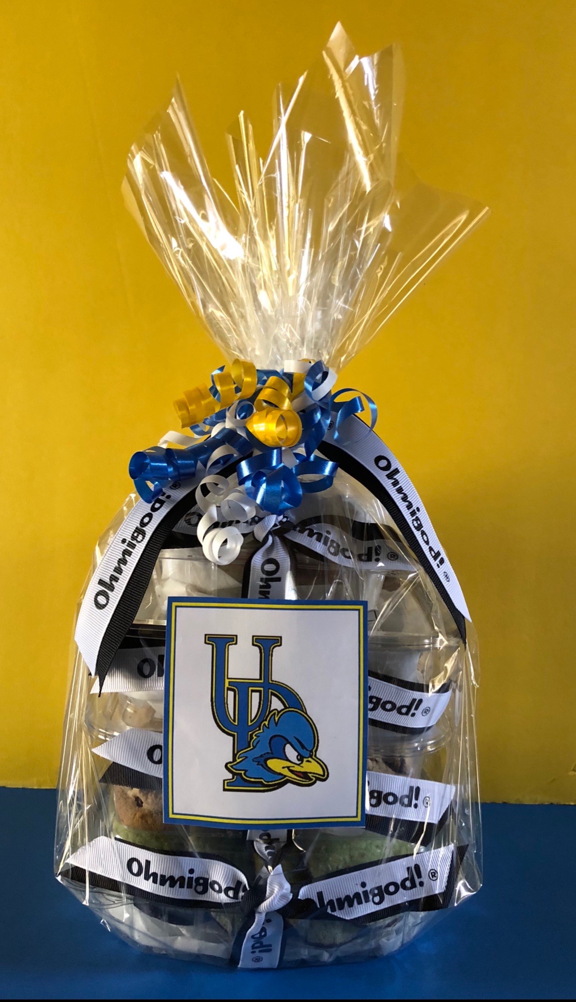 College gift basket hot sale ideas